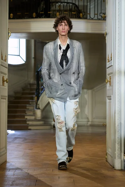 Look 14